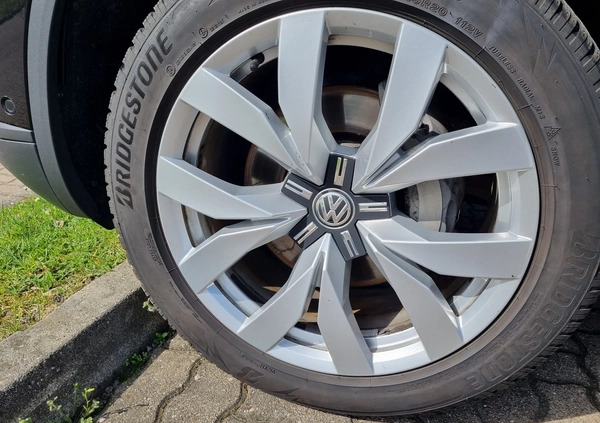 Volkswagen Touareg cena 227550 przebieg: 144136, rok produkcji 2019 z Tychy małe 79